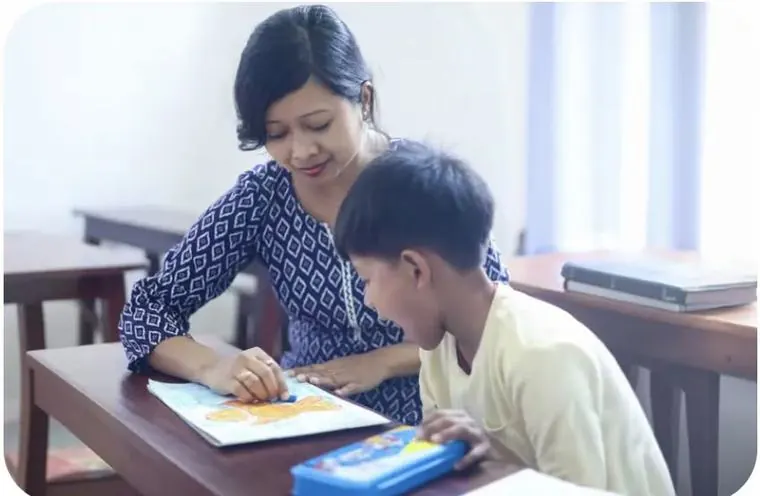 Dipika Konwar guiding a student